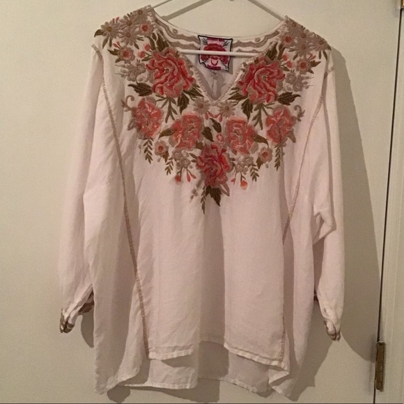 Tops - Johnny Was white embroidered top size M